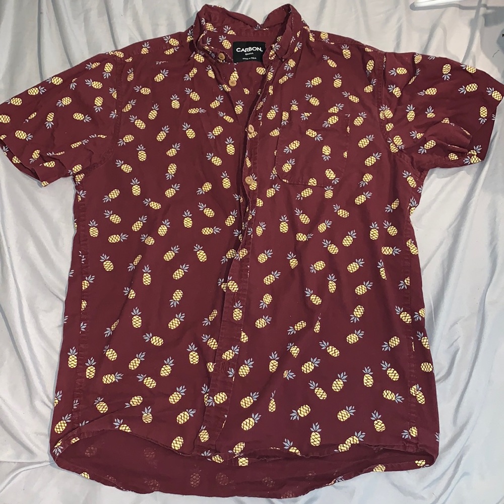 Brand : Carbon | Small | Pineapple print with maroon red. Great fitting shirt.